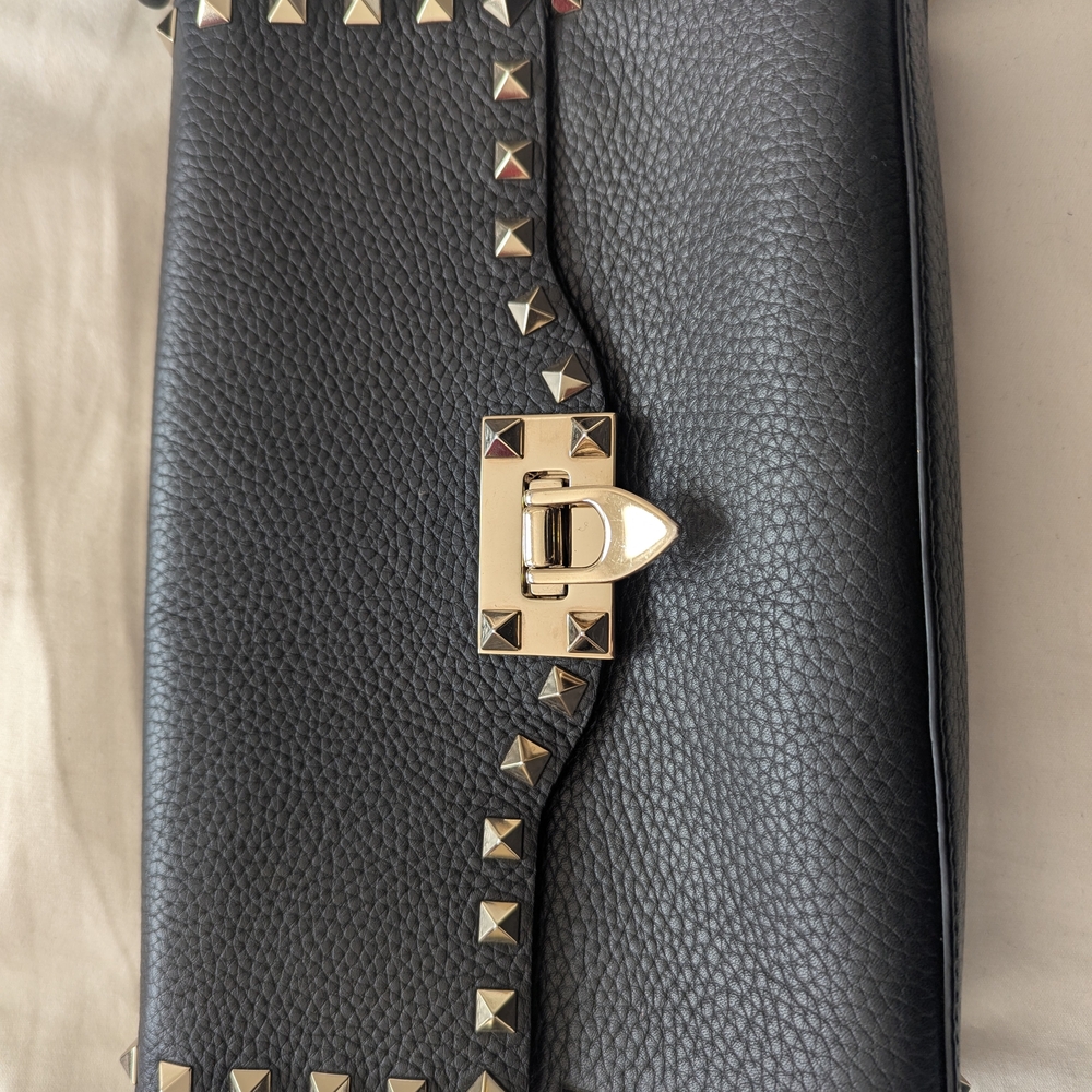 VALENTINO ROCKSTUD GRAINY CALFSKIN CROSSBODY BAG